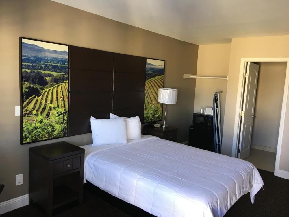 Queen Room - Non-Smoking