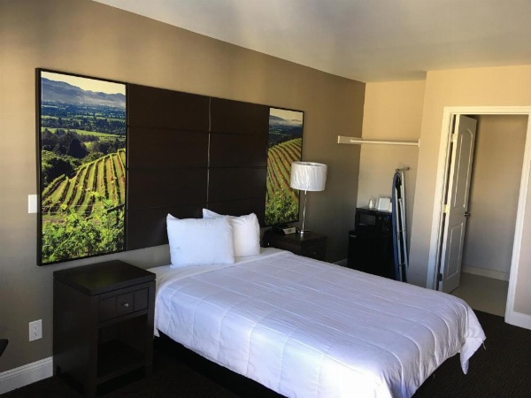 Vallejo Inn image 13